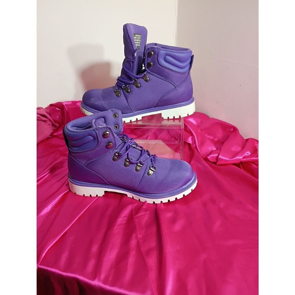 Lugz Women's SZ 9 Grotto II Boot, purple/white. Condition is Pre-owned - Good.